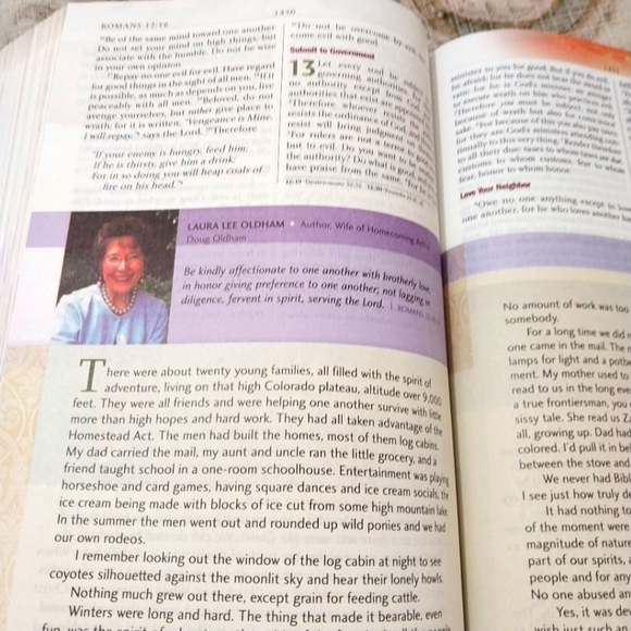 BOGO FREE The Gaither Homecoming Bible Bill & Gloria Gaither - Picture 2 of 8